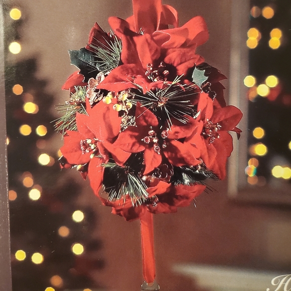 Christmas Kissing Ball - Picture 1 of 5